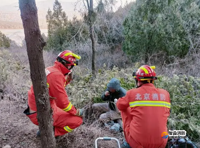 北京一男子酒后爬山，失联一夜后获救